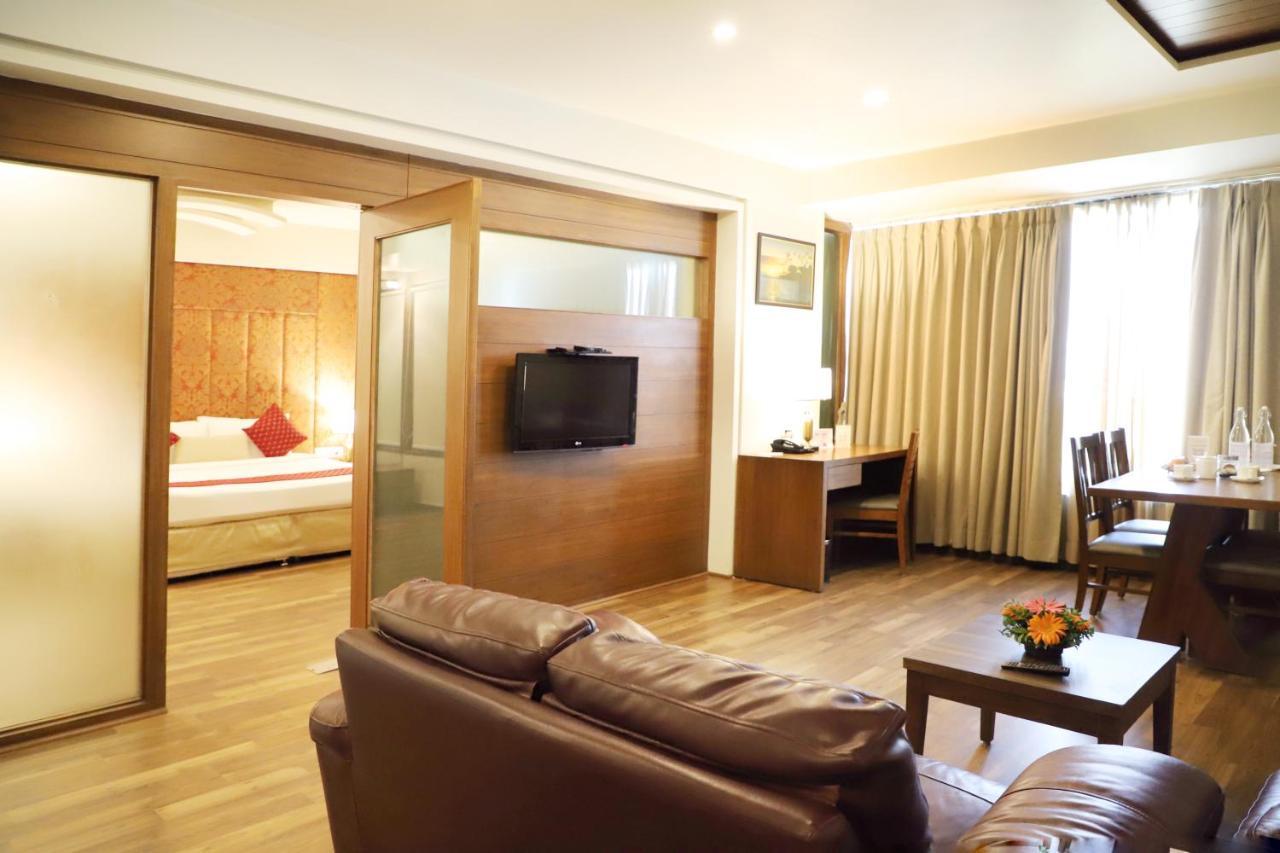 Boulevard 9 Luxury Resort & Spa Nadiad Exterior photo