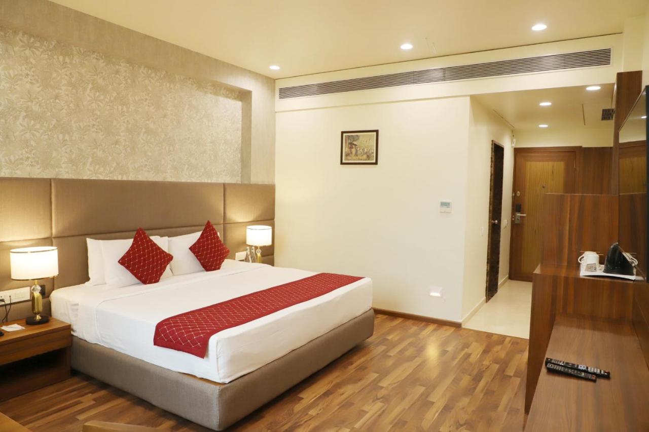 Boulevard 9 Luxury Resort & Spa Nadiad Exterior photo