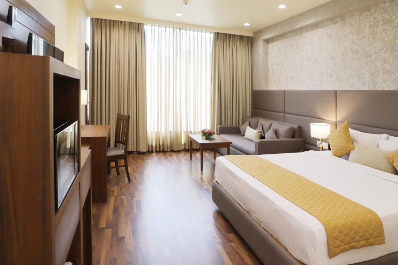 Boulevard 9 Luxury Resort & Spa Nadiad Exterior photo
