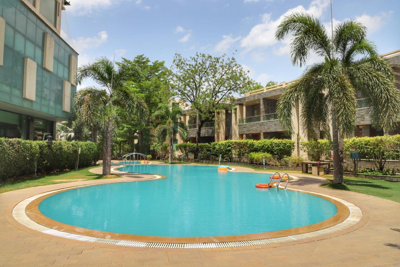 Boulevard 9 Luxury Resort & Spa Nadiad Exterior photo