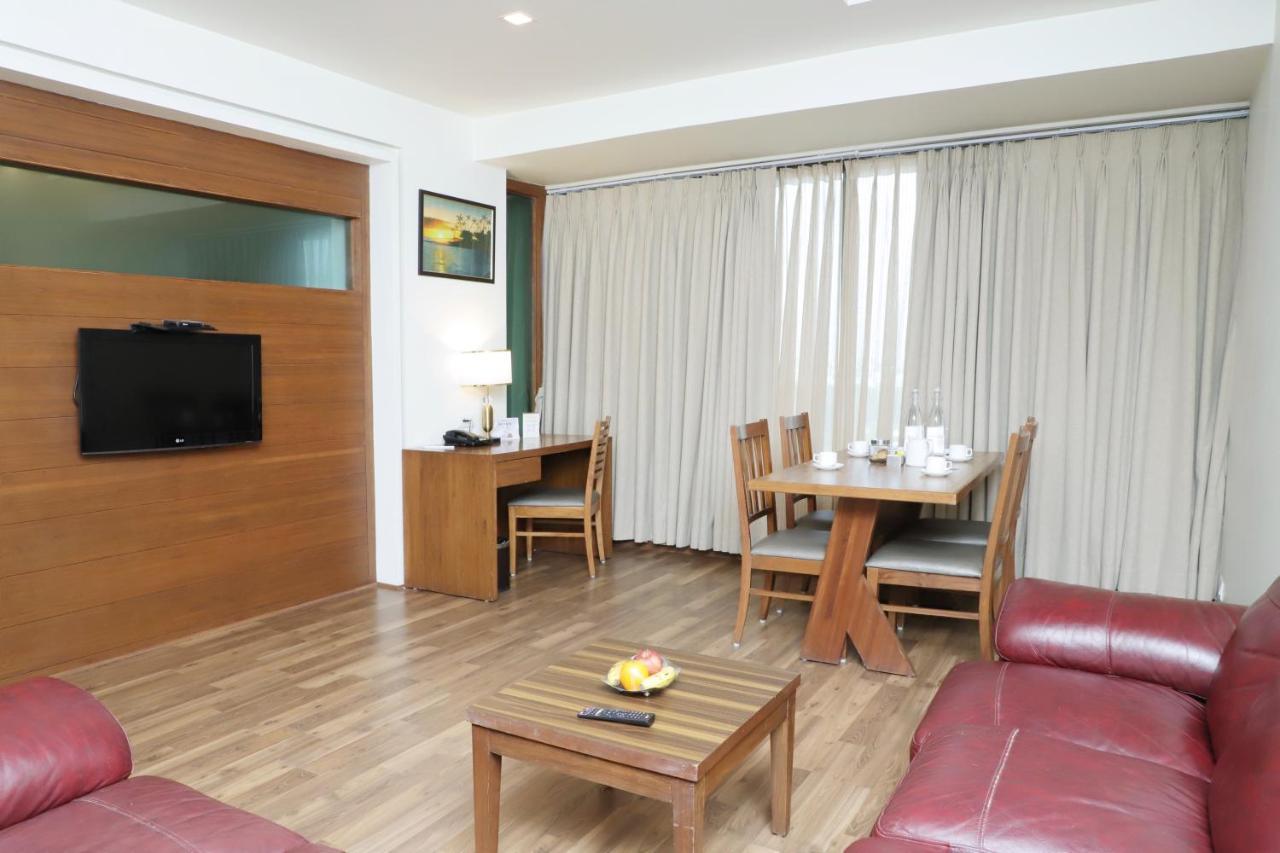 Boulevard 9 Luxury Resort & Spa Nadiad Exterior photo