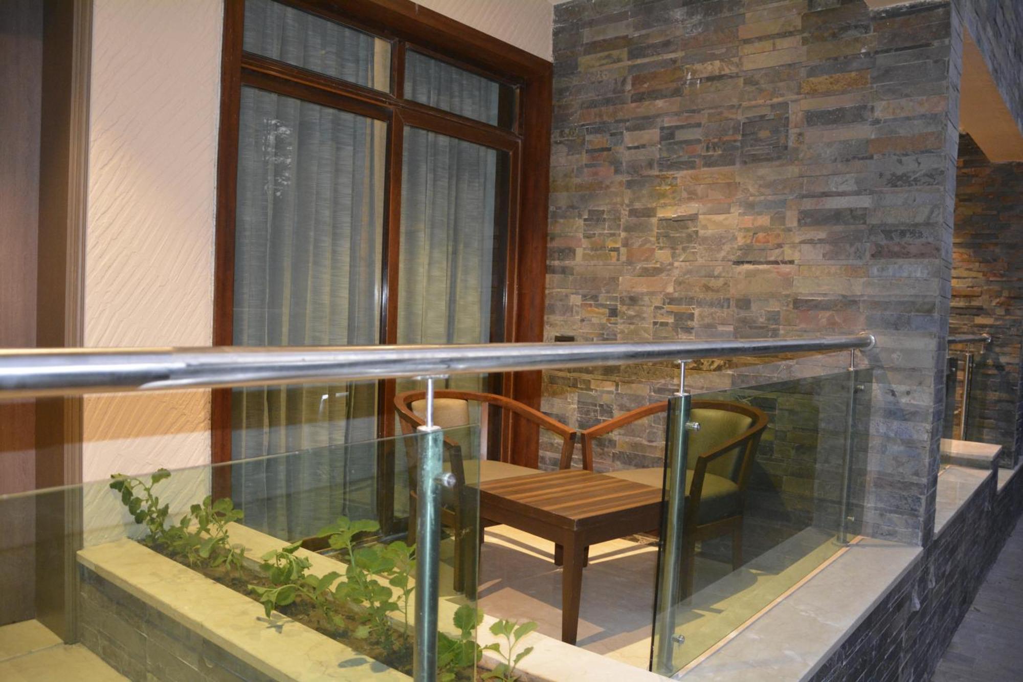 Boulevard 9 Luxury Resort & Spa Nadiad Exterior photo