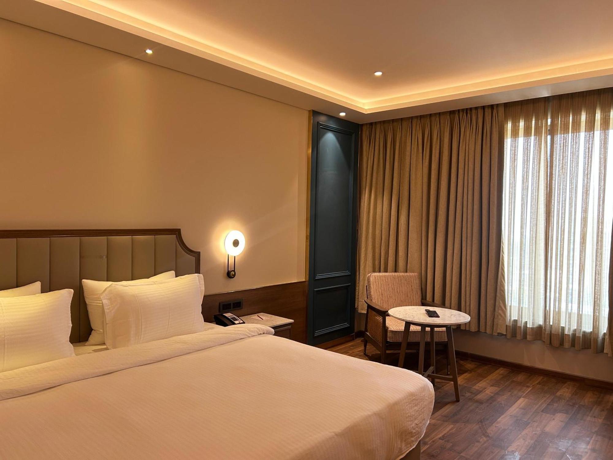 Boulevard 9 Luxury Resort & Spa Nadiad Exterior photo