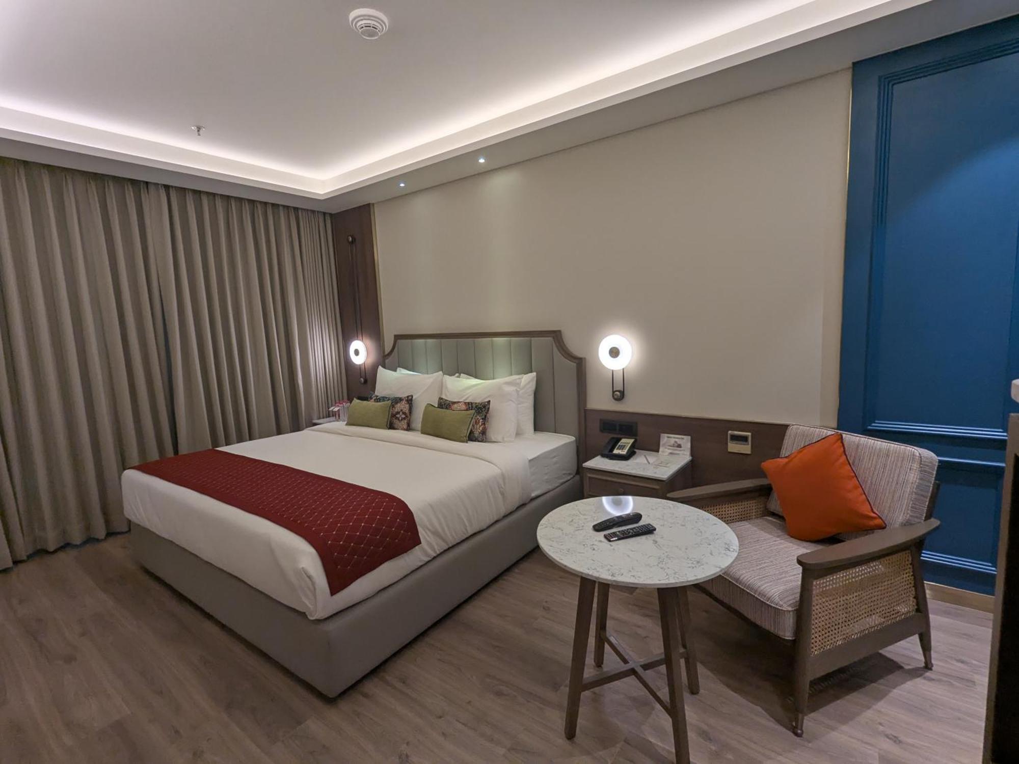 Boulevard 9 Luxury Resort & Spa Nadiad Exterior photo
